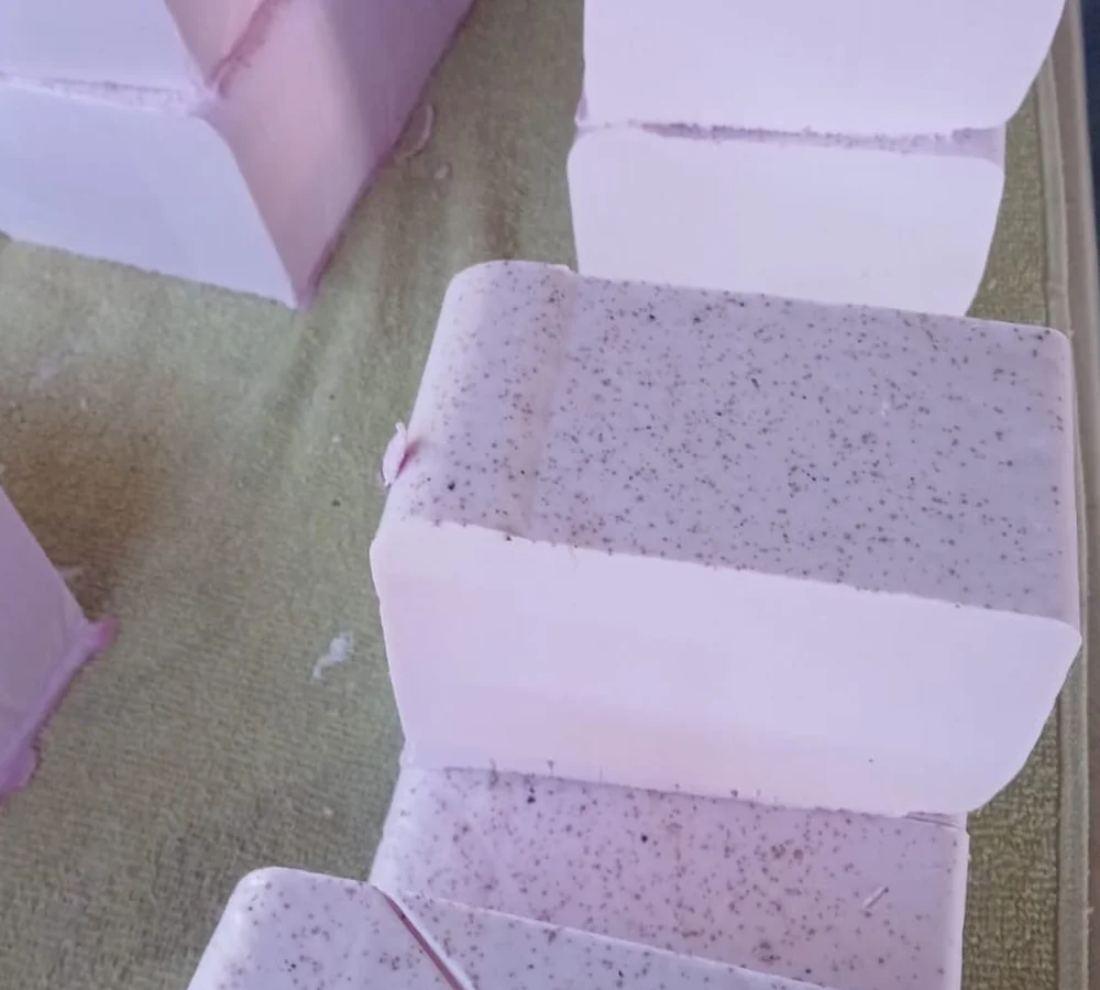Fotografía del proceso de elaboración de jabones Juliett
